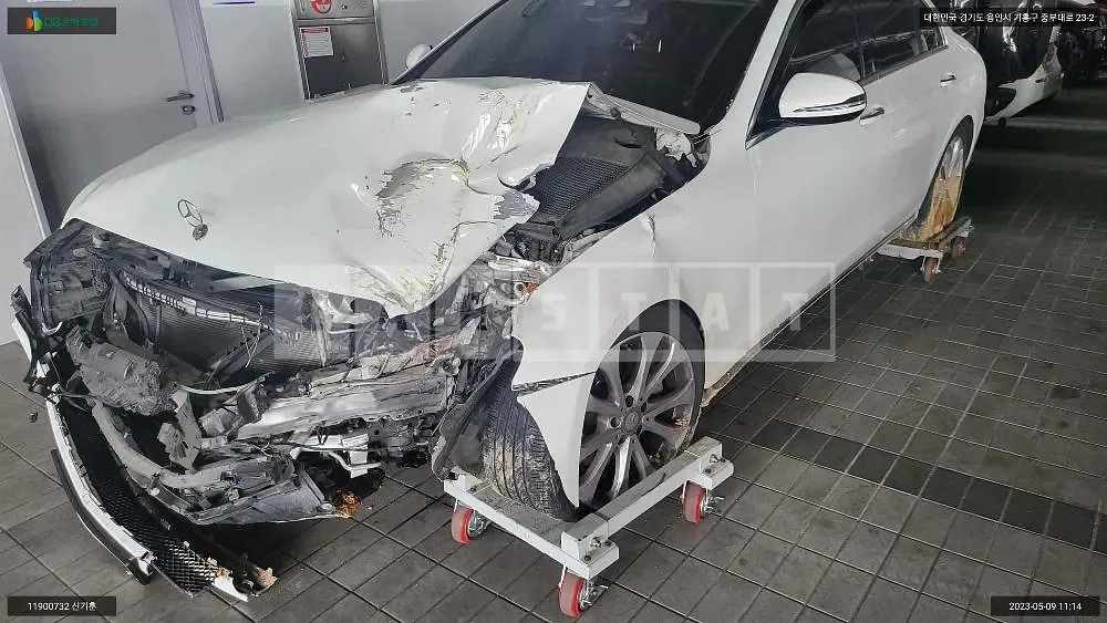 Photo 2 of 22: 2016 Mercedes-Benz E220d, VIN WDDZF0EB4HA088384 — Korean insurance auction