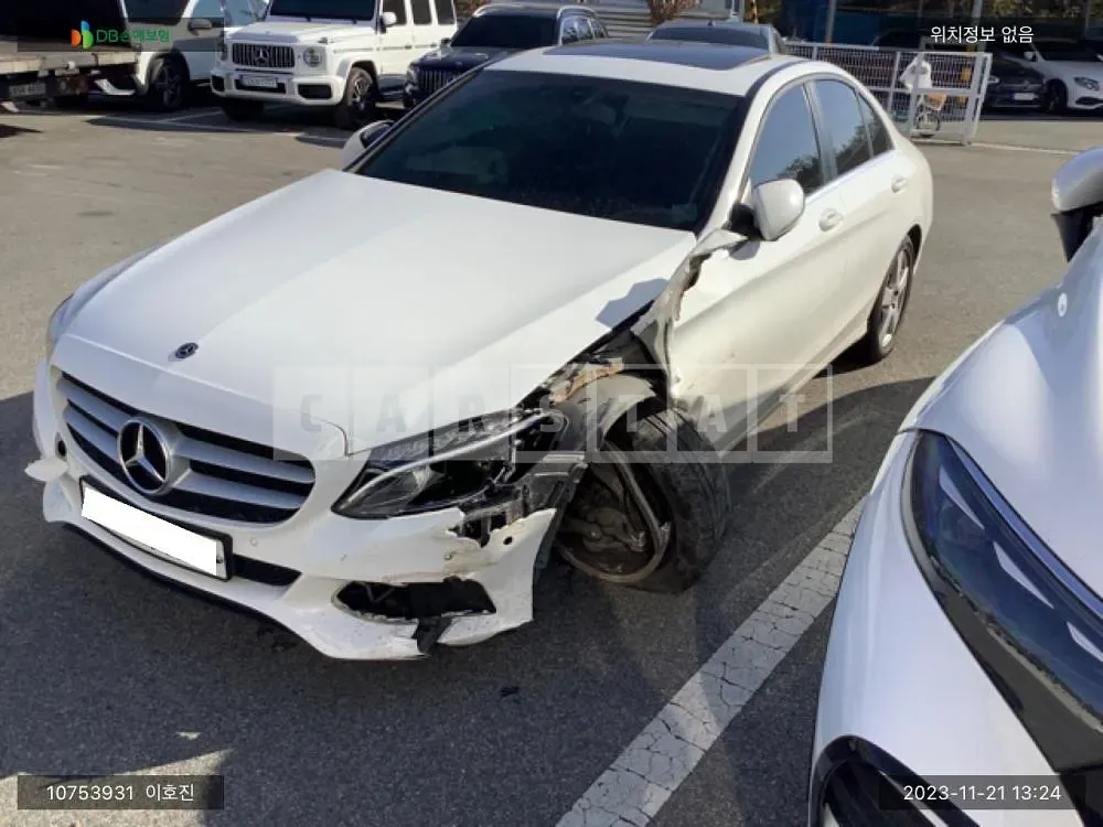 Photo 2 of 9: 2018 Mercedes-Benz C200 d, VIN WDDWF3HB8JR345764 — Korean insurance auction