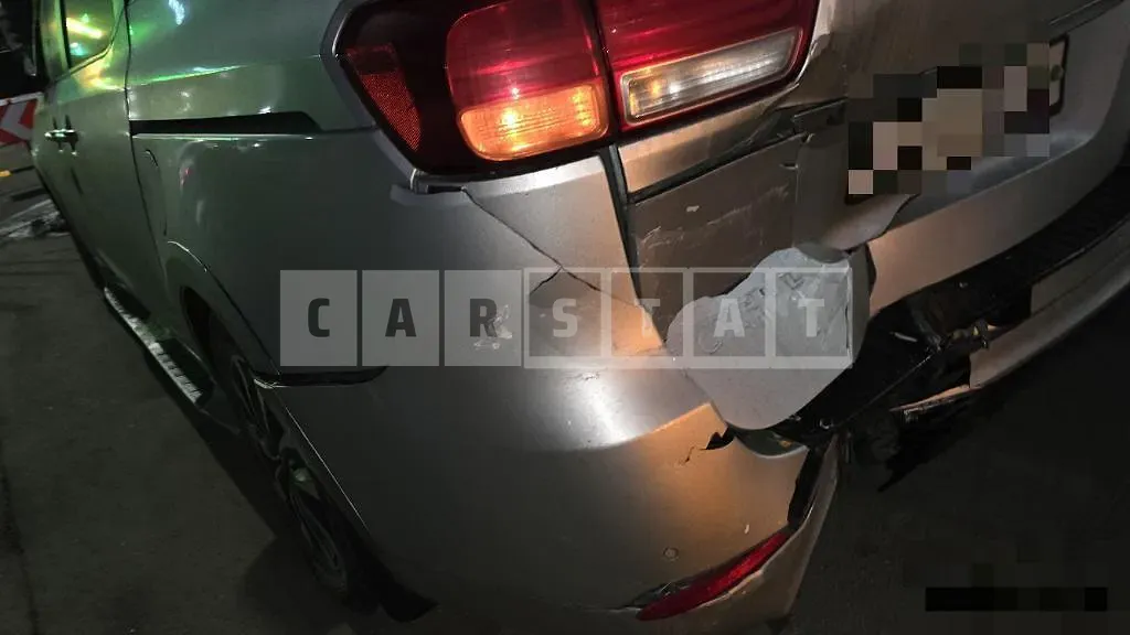 Photo 2 of 6: 2014 Kia Carnival — Korean insurance auction