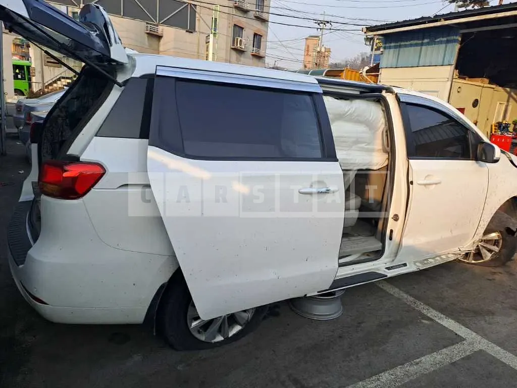 Photo 2 of 13: 2018 Kia Carnival, VIN KNHMF37ABJS445440 — Korean insurance auction