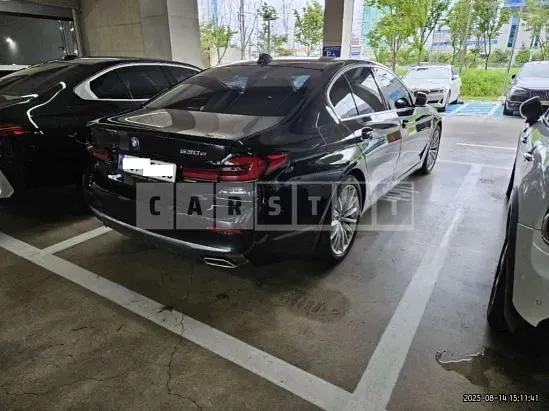 Photo 2 of 42: 2023 BMW 530e — Korean insurance auction