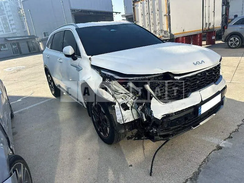 Photo 2 of 12: 2025 Kia Sorento, VIN KNARJ81FGTA384569 — Korean insurance auction