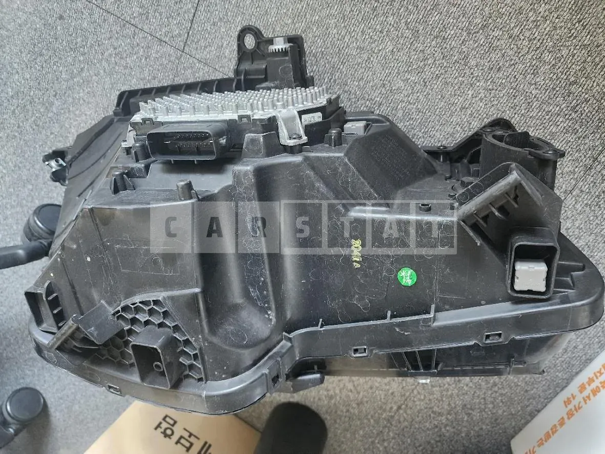 Photo 2 of 5: 2022 Genesis (parts) G80 Headlamp — Korean insurance auction