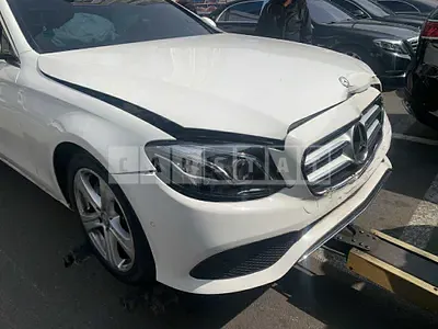 Photo 1 of 27: 2017 Mercedes-Benz E220 d 4Matic, VIN WDDZF0FB8HA197039 — Korean insurance auction