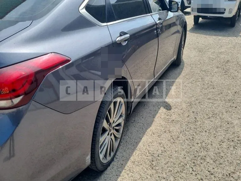 Photo 2 of 25: 2015 Genesis 3.3 — Korean insurance auction