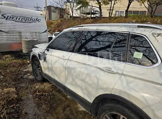 Photo 2 of 17: 2021 Volkswagen Tiguan 2.0 TDI 4MOTION — Korean insurance auction
