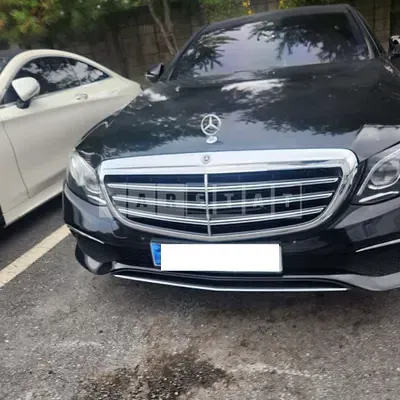Photo 1 of 26: 2019 Mercedes-Benz E220d — Korean insurance auction