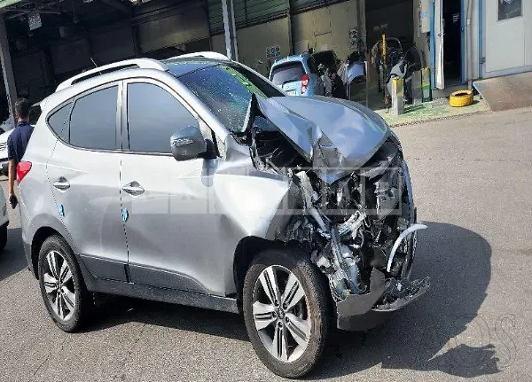 Photo 2 of 10: 2015 Hyundai Tucson, VIN KMHJU81VBFU026780 — Korean insurance auction