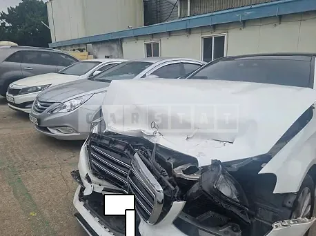 Photo 2 of 39: 2019 Mercedes-Benz E300 4Matic, VIN WDDZF4KB5KA601693 — Korean insurance auction