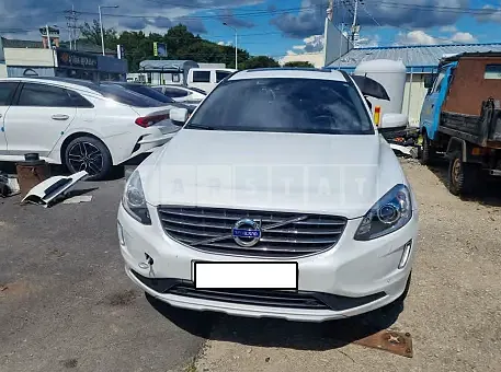 Photo 2 of 16: 2017 Volvo XC60 D3, VIN YV1DZARBDH2188306 — Korean insurance auction