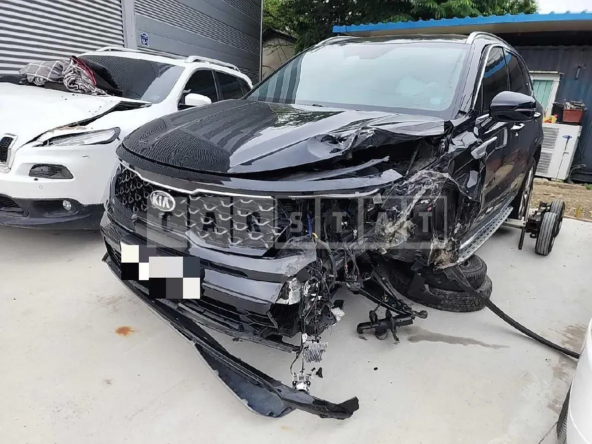 Photo 2 of 14: 2020 Kia Sorento 2.2, VIN KNARH81BGMA029937 — Korean insurance auction