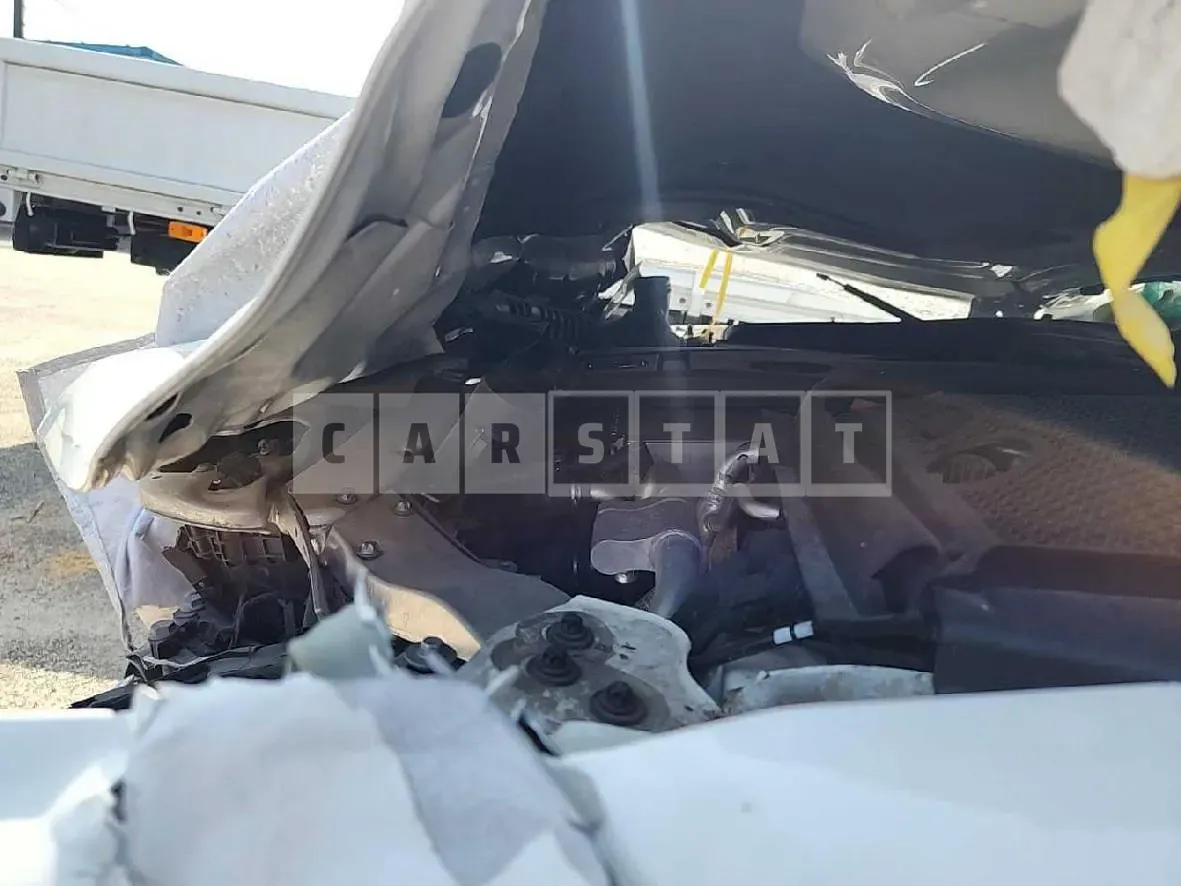 Photo 2 of 18: 2017 Mercedes-Benz E300, VIN WDDZF4JB0JA323219 — Korean insurance auction