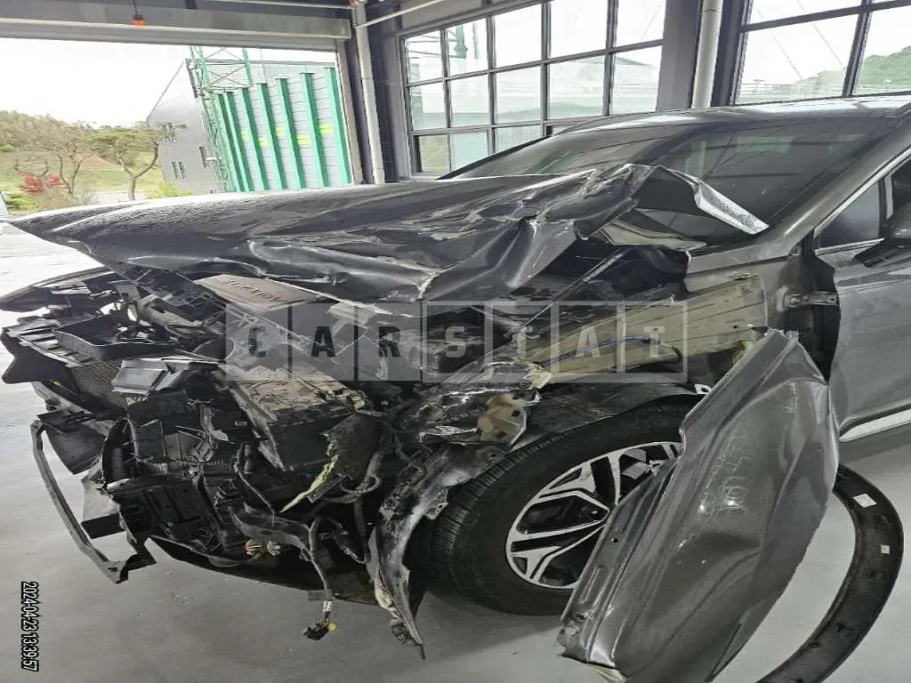 Photo 2 of 6: 2020 Hyundai Santa Fe — Korean insurance auction