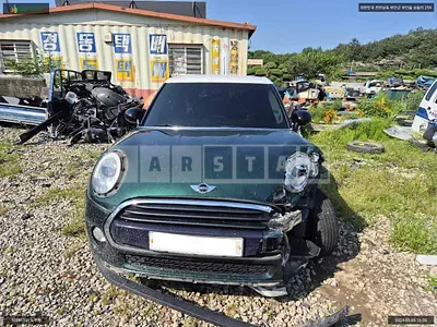 Photo 1 of 27: 2017 MINI Cooper (5 Door), VIN WMWXU1101J2G05917 — Korean insurance auction