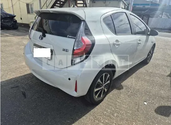 Photo 2 of 26: 2018 Toyota Prius C — Korean insurance auction