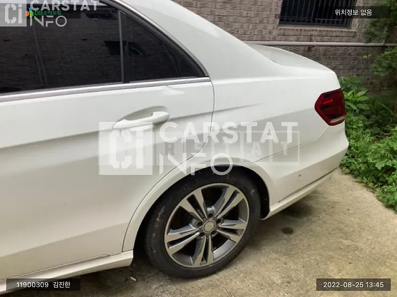 Photo 2 of 11: 2015 Mercedes-Benz E200, VIN WDDHF3EB7FB111175 — Korean insurance auction