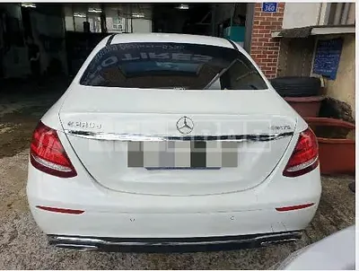 Photo 1 of 13: 2019 Mercedes-Benz E220 d 4Matic — Korean insurance auction