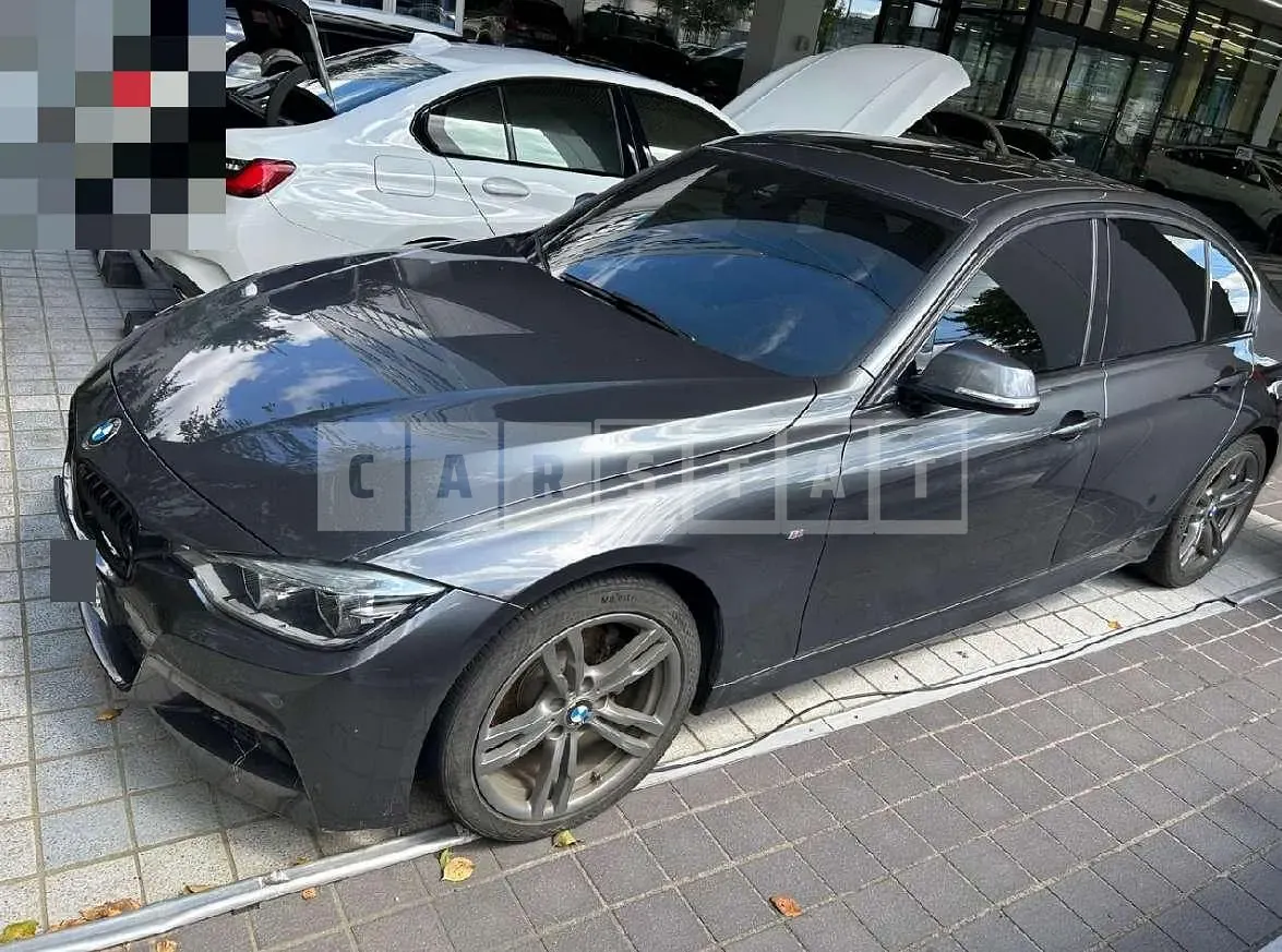 Photo 2 of 4: 2017 BMW 320i — Korean insurance auction