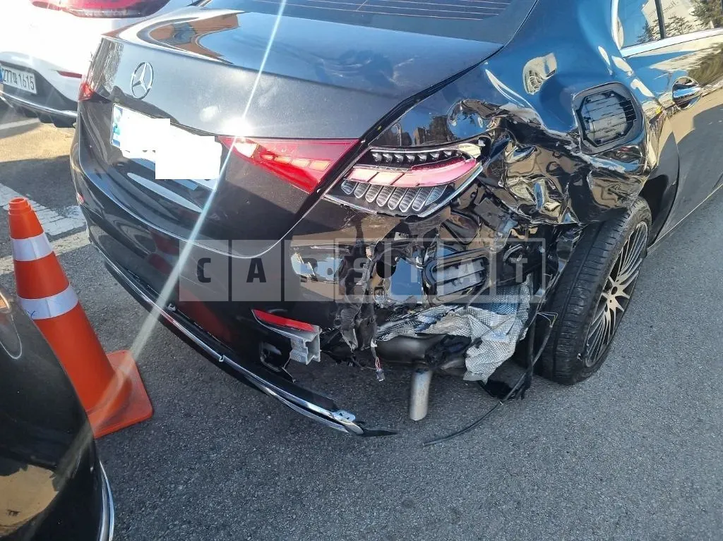 Photo 2 of 50: 2024 Mercedes-Benz C 200 — Korean insurance auction