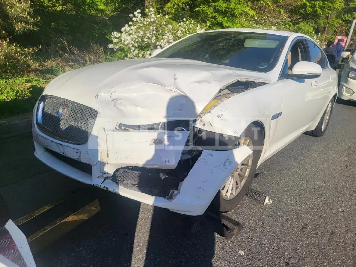 Photo 2 of 3: 2014 Jaguar XF 2.2d, VIN SAJAA05J2FDU44342 — Korean insurance auction