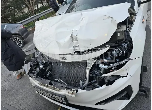 Photo 2 of 13: 2019 Kia K5 — Korean insurance auction