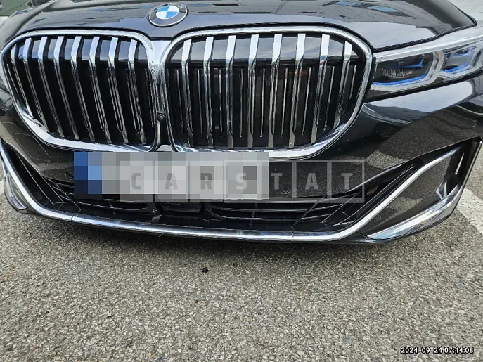 Photo 2 of 32: 2022 BMW 740i — Korean insurance auction
