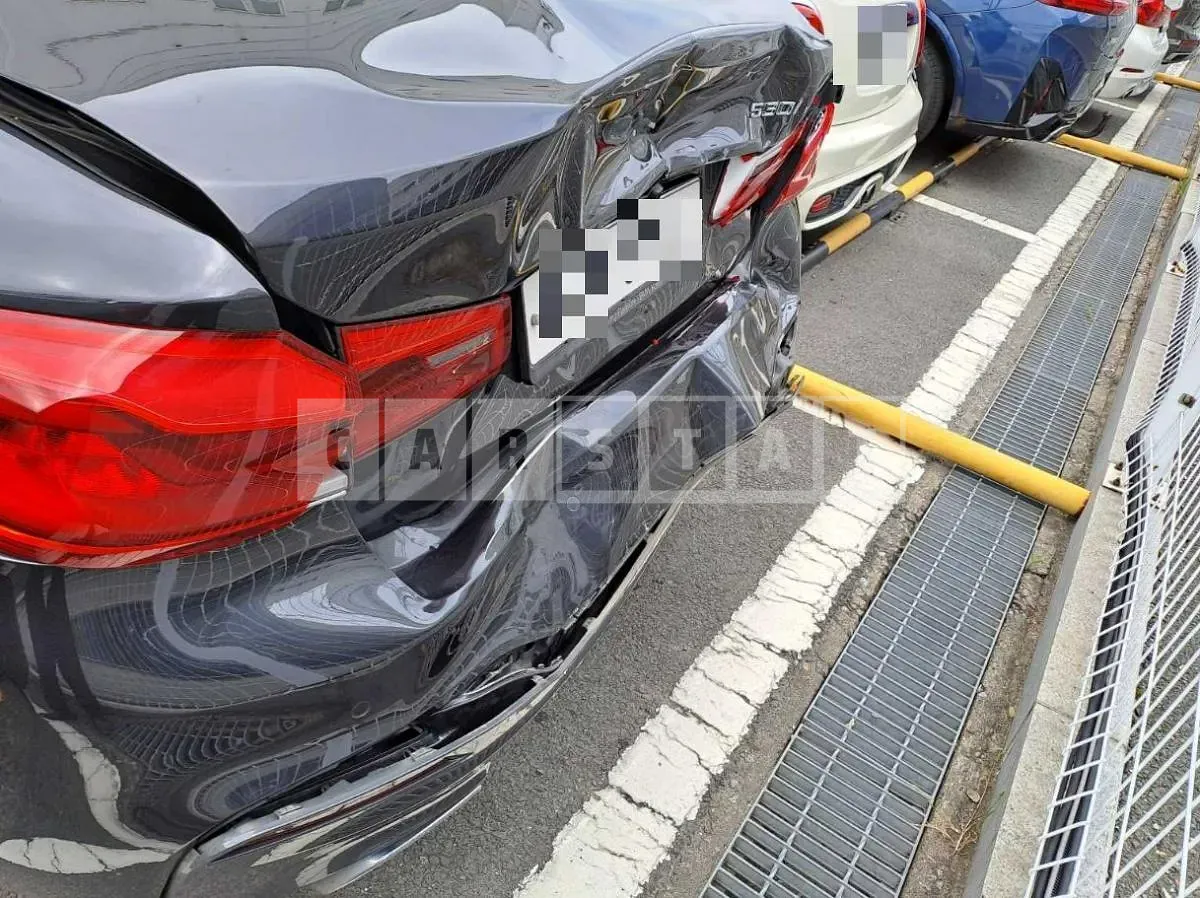 Photo 2 of 12: 2018 BMW 530i, VIN WBAJD3100JWC14204 — Korean insurance auction