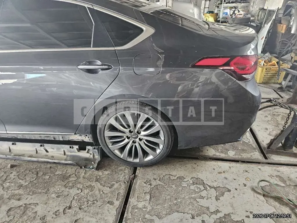 Photo 2 of 15: 2018 Genesis G80 3.3 — Korean insurance auction