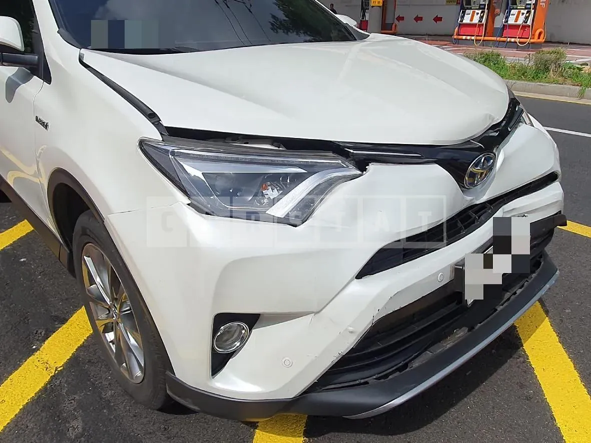Photo 2 of 15: 2017 Toyota RAV4 Hybrid, VIN JTMDJREVXJD184459 — Korean insurance auction