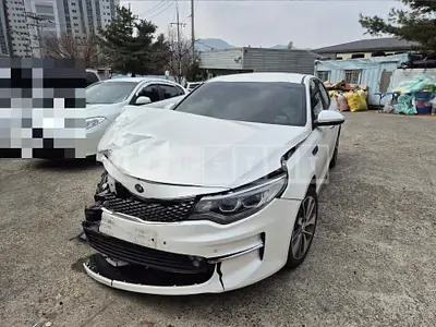 Photo 1 of 5: 2017 Kia K5 — Korean insurance auction