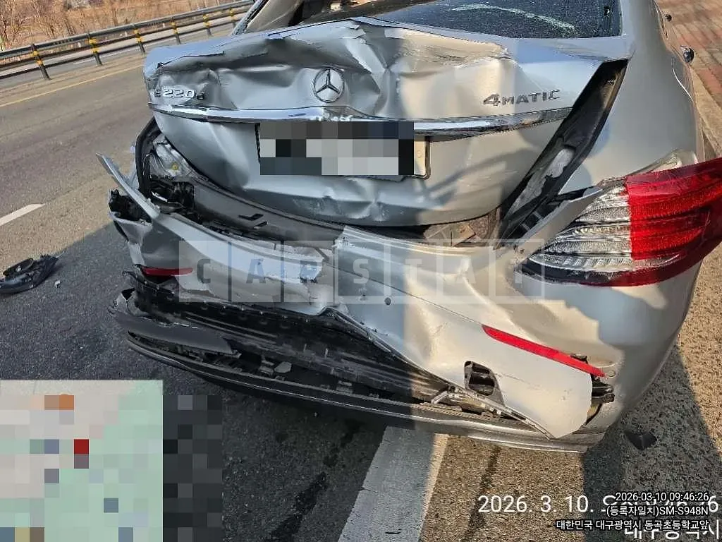 Photo 2 of 24: 2018 Mercedes-Benz E220 d 4Matic — Korean insurance auction