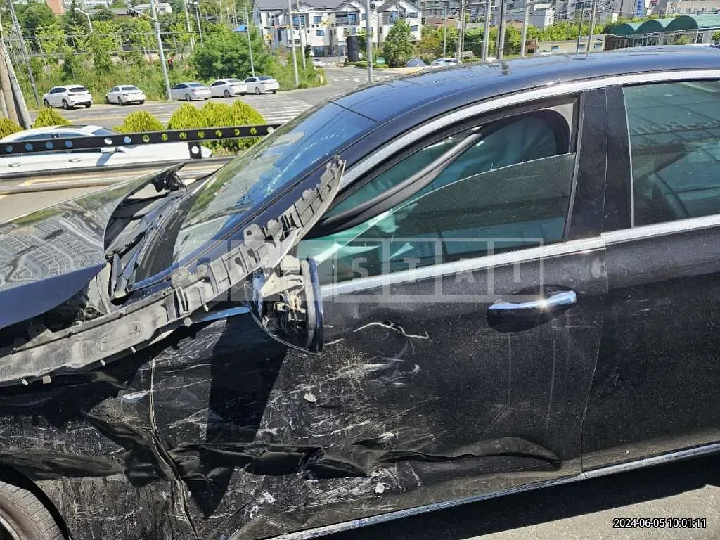 Photo 2 of 31: 2018 Mercedes-Benz E300 4Matic — Korean insurance auction