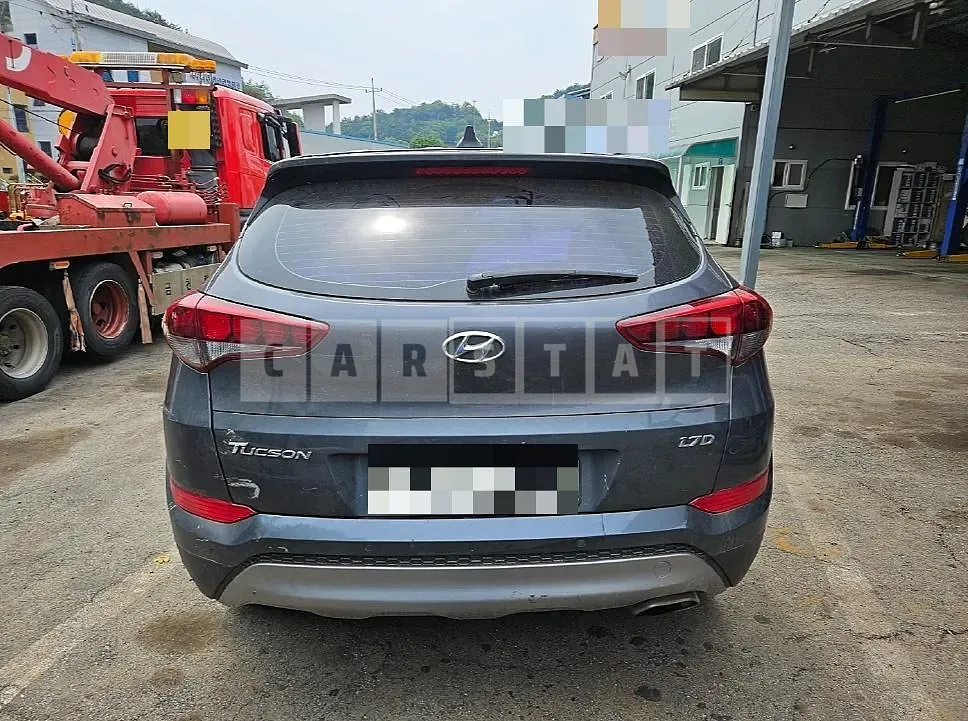 Photo 2 of 27: 2018 Hyundai Tucson 1.7, VIN KMHJ2815GJU761092 — Korean insurance auction