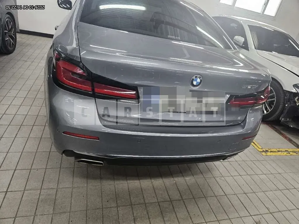 Photo 2 of 16: 2022 BMW 520i — Korean insurance auction
