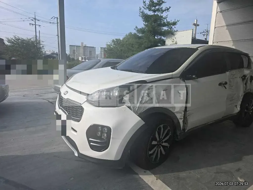 Photo 2 of 20: 2016 Kia Sportage 1.7 — Korean insurance auction