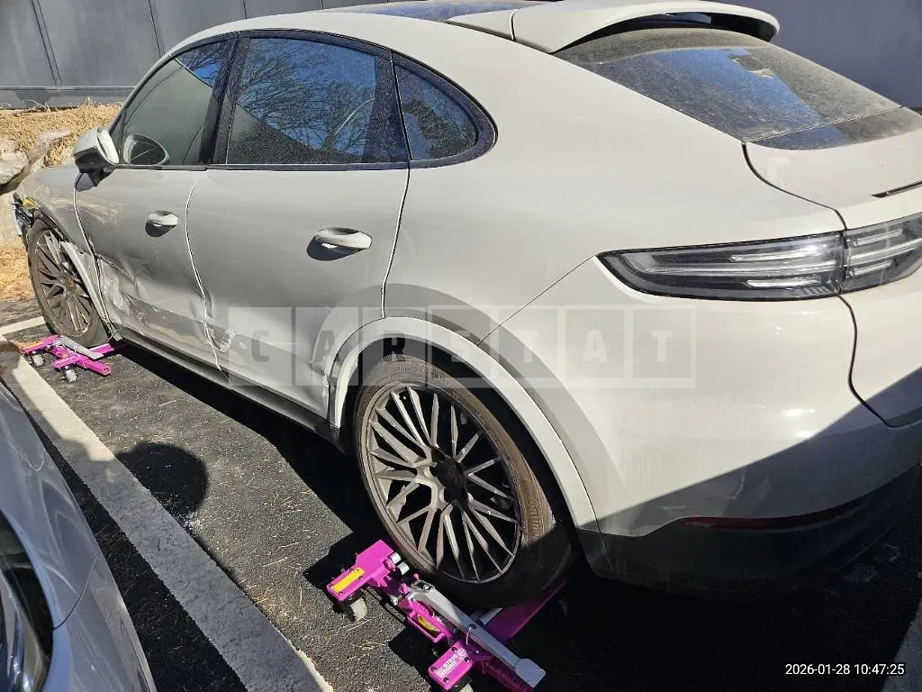 Photo 2 of 12: 2022 Porsche Cayenne Coupe (5-Seater) — Korean insurance auction