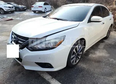 Photo 1 of 32: 2017 Nissan Altima 2.5, VIN 1N4AL3AP5HC137363 — Korean insurance auction