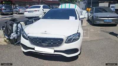 Photo 1 of 16: 2019 Mercedes-Benz E300, VIN WDDZF4JB9KA689407 — Korean insurance auction