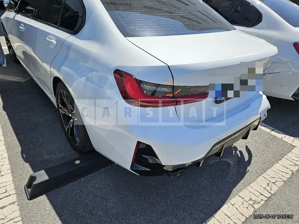 Photo 2 of 15: 2022 BMW 320i — Korean insurance auction