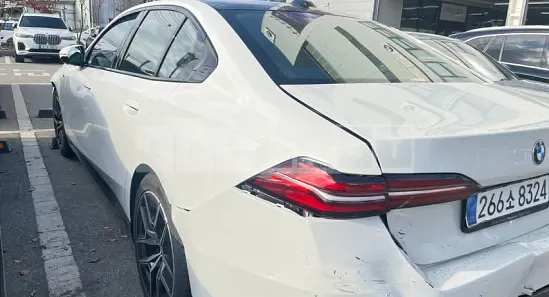 Photo 2 of 12: 2025 BMW 520i — Korean insurance auction