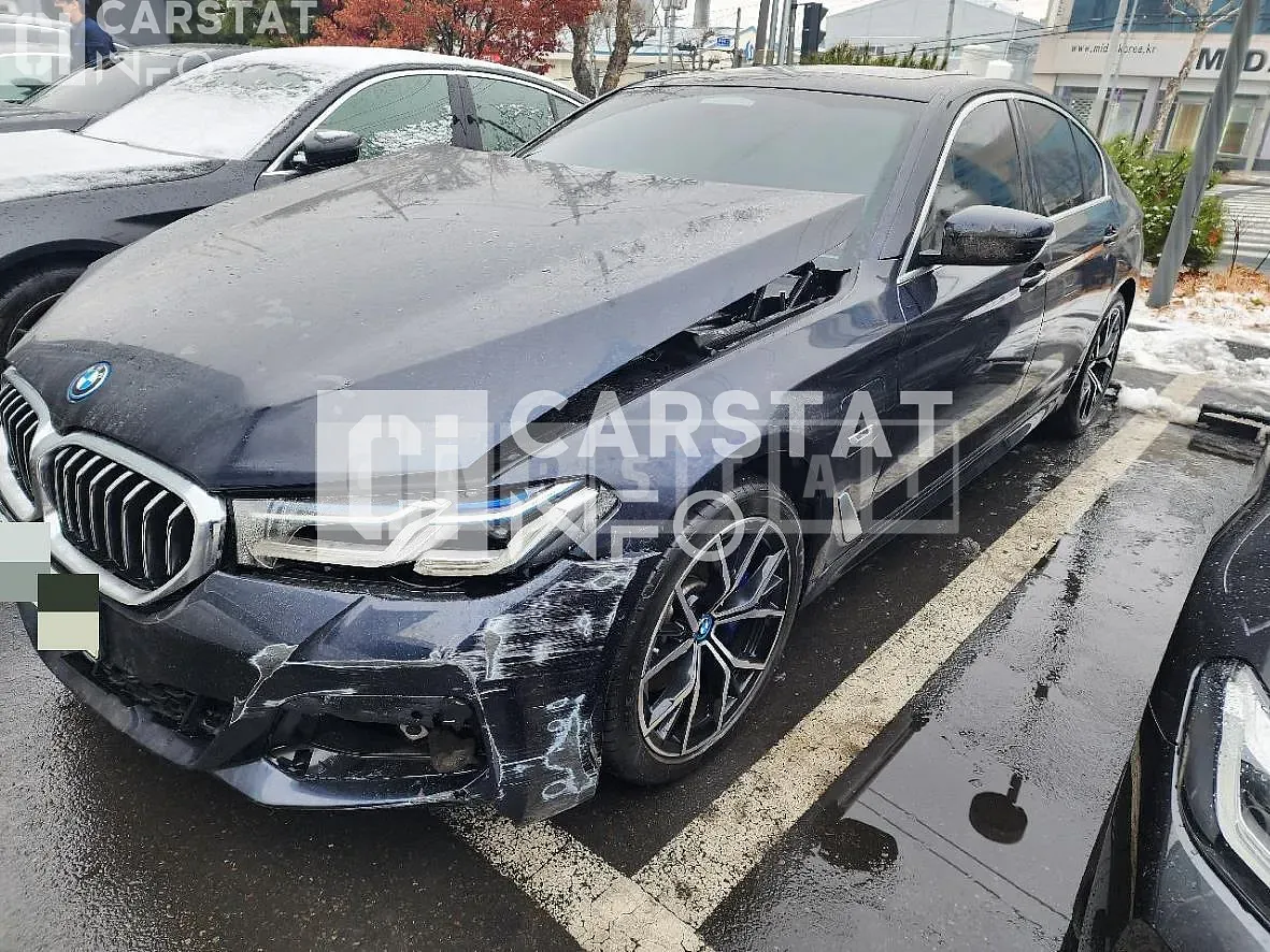 Photo 2 of 25: 2021 BMW 530e — Korean insurance auction