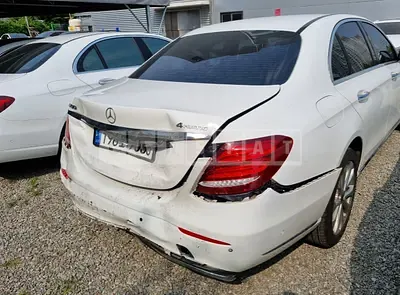 Photo 1 of 5: 2019 Mercedes-Benz E300 4Matic, VIN WDDZF4KB3KA588202 — Korean insurance auction