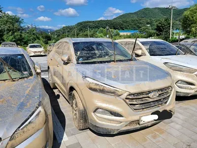 Photo 1 of 4: 2016 Hyundai Tucson, VIN KMHJ3815GGU110138 — Korean insurance auction