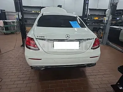 Photo 1 of 15: 2017 Mercedes-Benz E220 d — Korean insurance auction