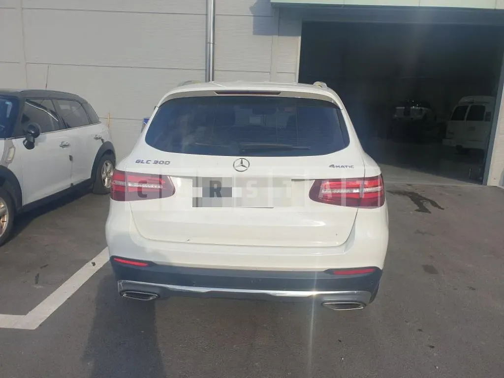 Photo 2 of 8: 2019 Mercedes-Benz GLC300 4Matic — Korean insurance auction