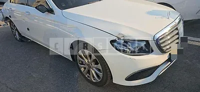 Photo 1 of 20: 2017 Mercedes-Benz E300 4Matic, VIN WDDZF4JB2HA035633 — Korean insurance auction