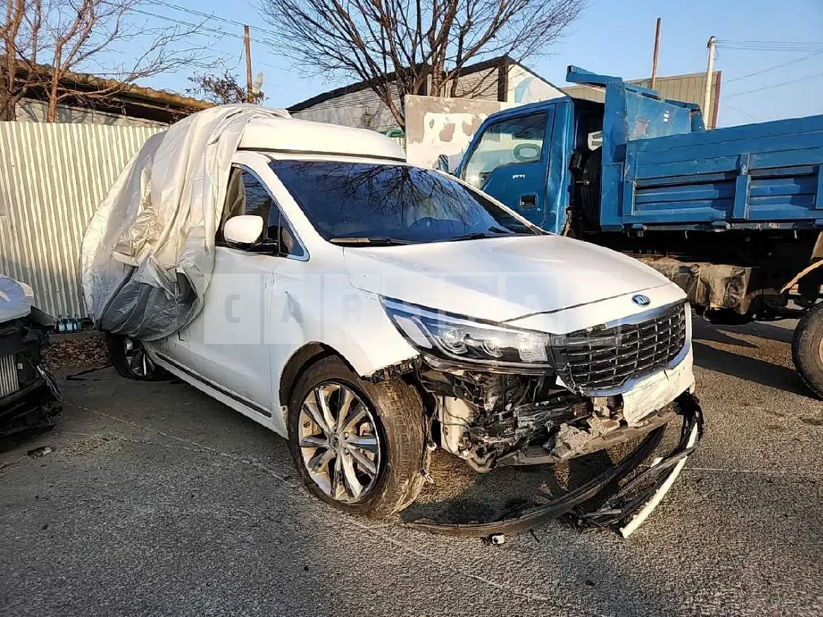 Photo 2 of 13: 2018 Kia Carnivals, VIN KNAME81ABKS457467 — Korean insurance auction