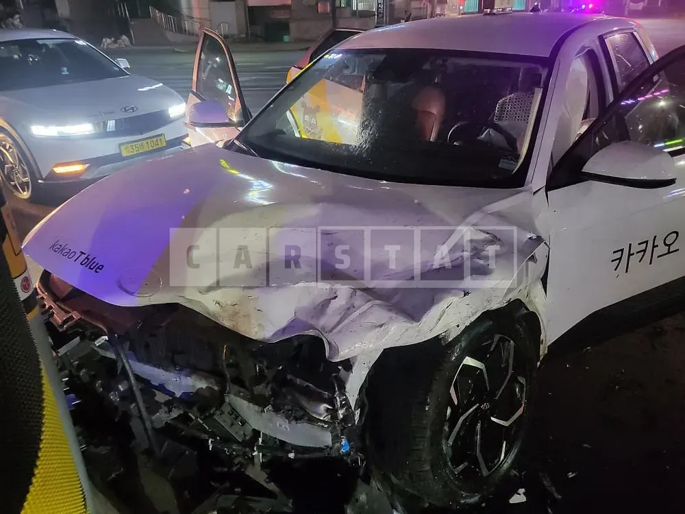 Photo 2 of 21: 2023 Hyundai IONIQ, VIN KMHKL81FPPU186606 — Korean insurance auction