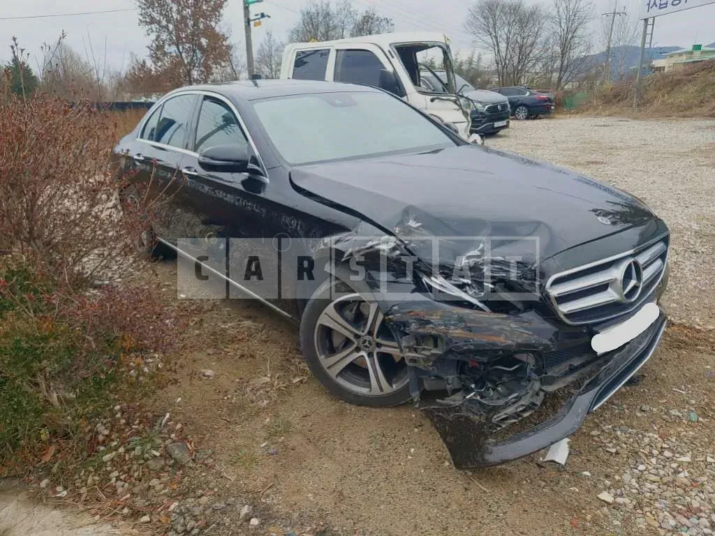 Photo 2 of 9: 2019 Mercedes-Benz E300, VIN WDDZF4JBXKA688816 — Korean insurance auction