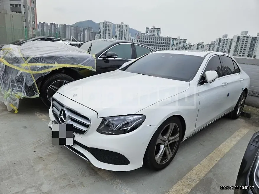 Photo 2 of 9: 2017 Mercedes-Benz E220 d 4Matic — Korean insurance auction